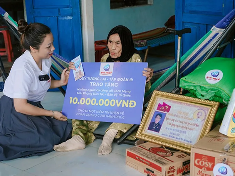 Người đang suy nghĩ với các câu hỏi và dấu hỏi